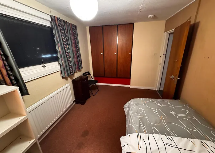 Best Place Single Bedroom Close To Uni And Shopping Center & Free Parking